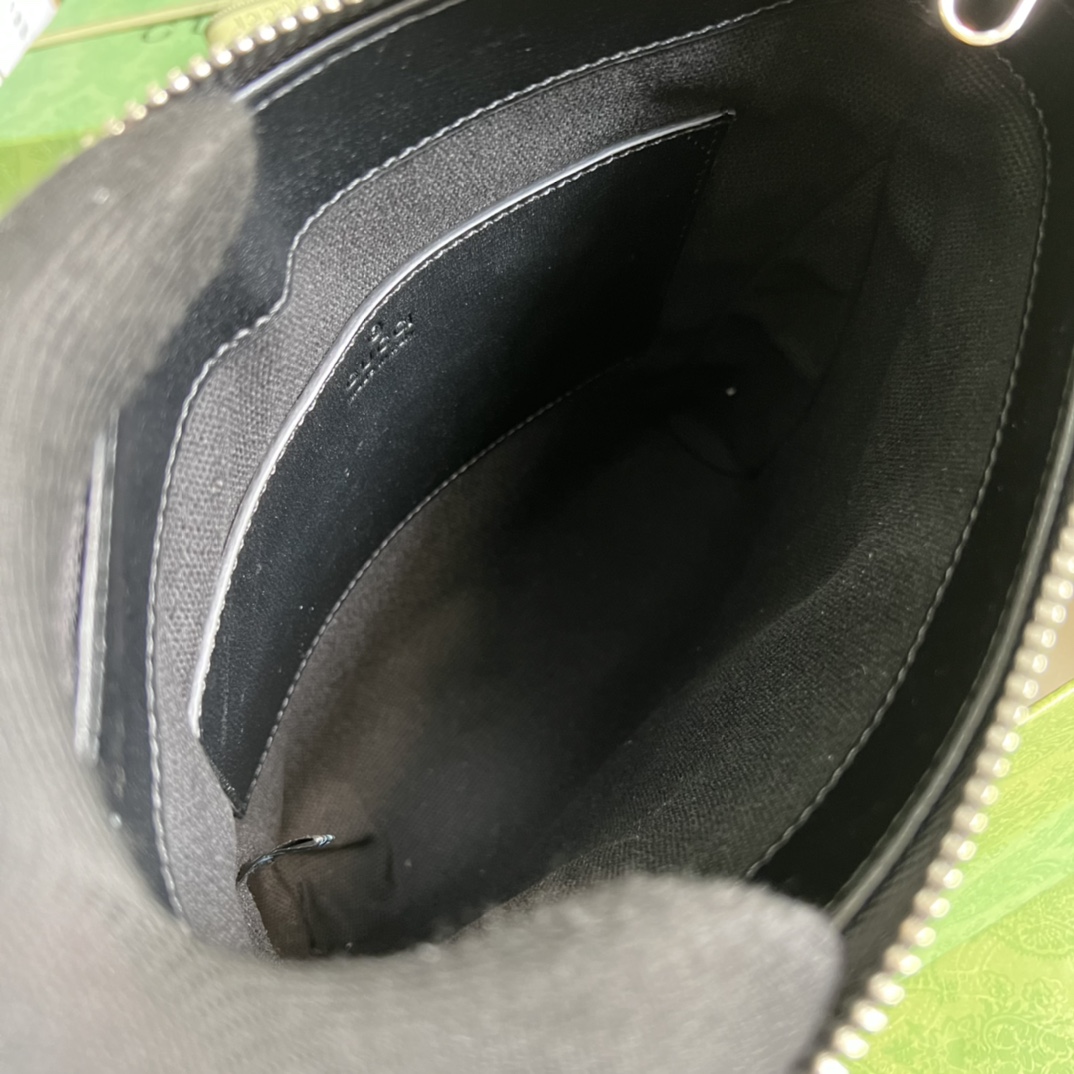 Gucci GG Supreme Messenger Bag(21-23.5-4.5cm)   - DopestKickz