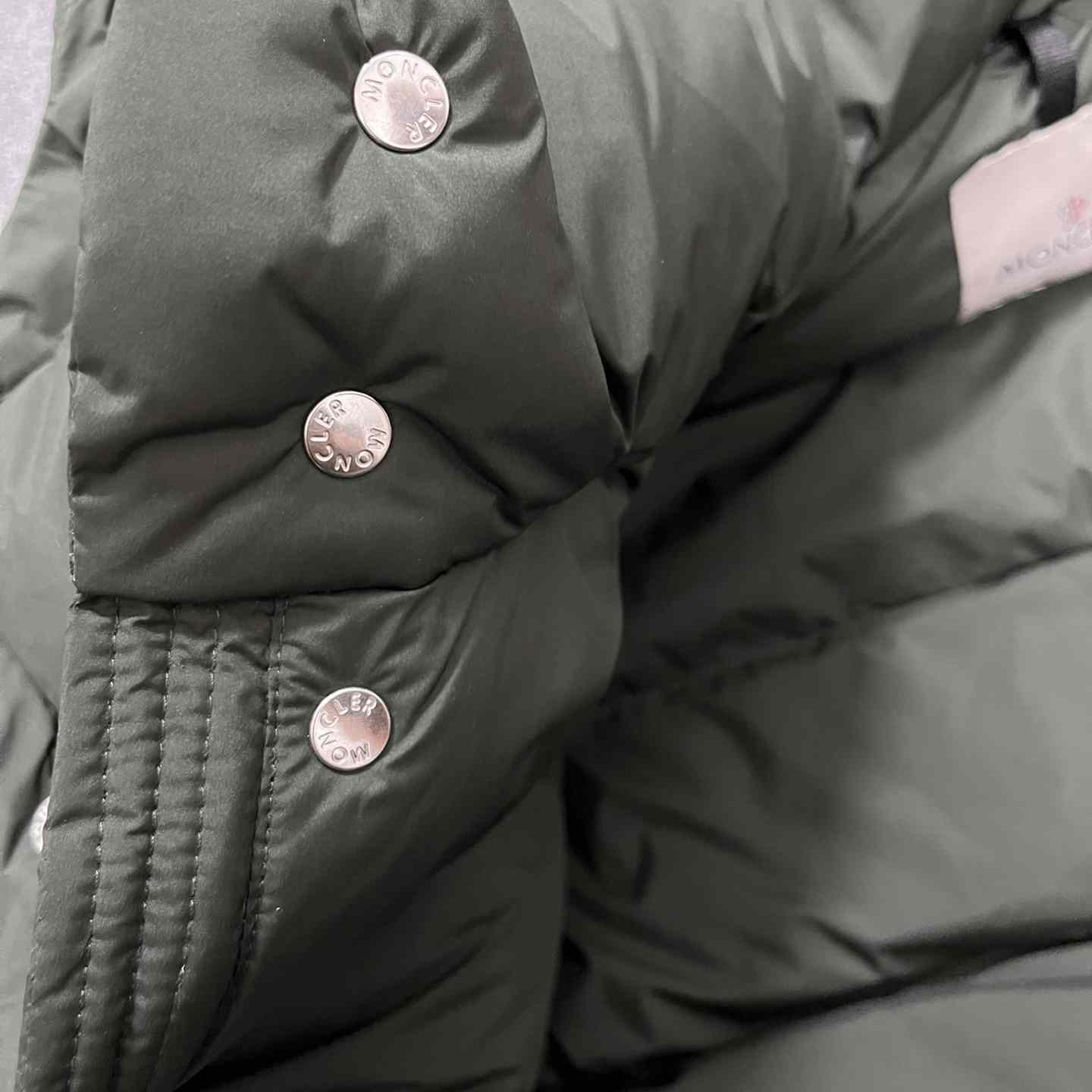 Moncler Bauges Short Down Jacket - DopestKickz