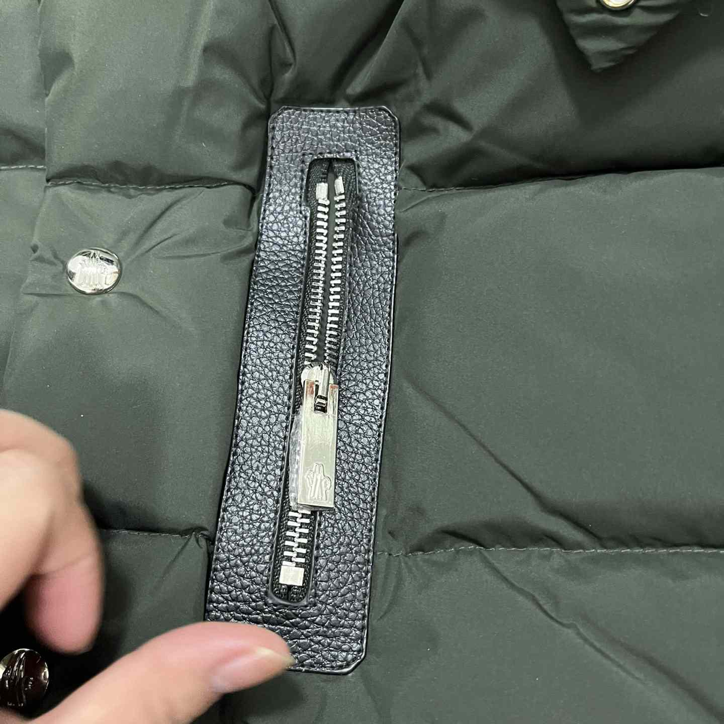 Moncler Bauges Short Down Jacket - DopestKickz