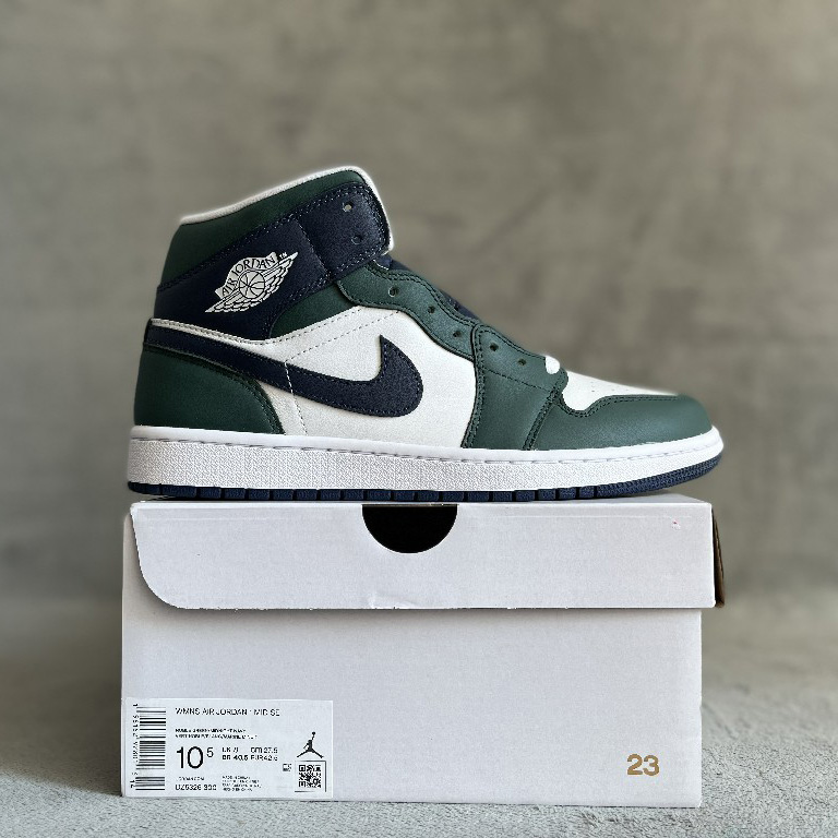 Air Jordan 1 Mid  Sneaker      DZ5326-300 - DopestKickz