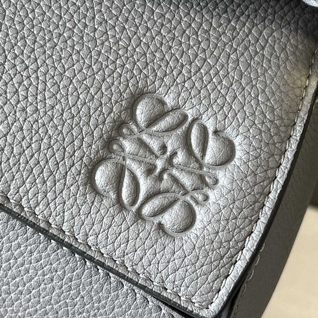 Loewe Puzzle Bag In Classic Calfskin(29-19.5-14cm) - DopestKickz