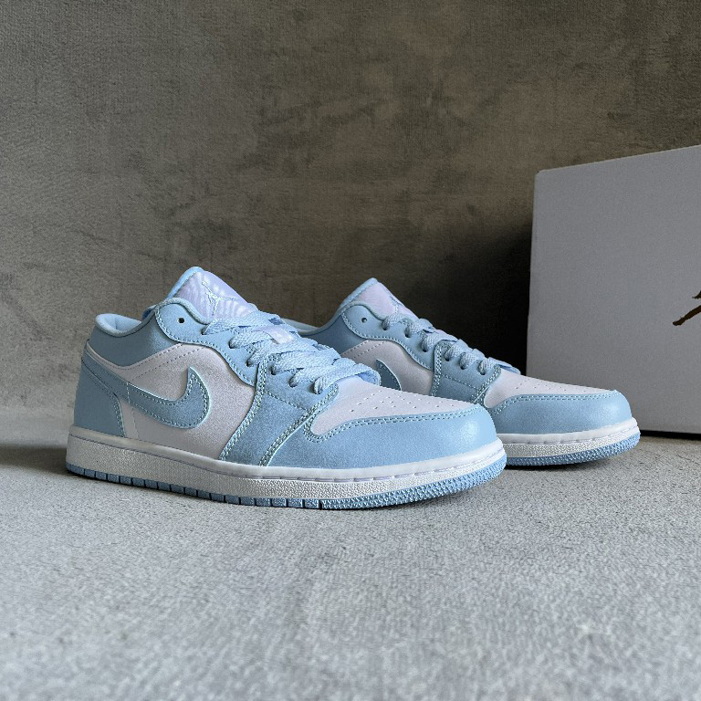 Air Jordan 1 Low Sneaker    DC0774-141 - DopestKickz