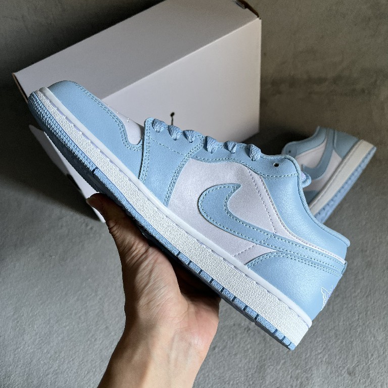 Air Jordan 1 Low Sneaker    DC0774-141 - DopestKickz