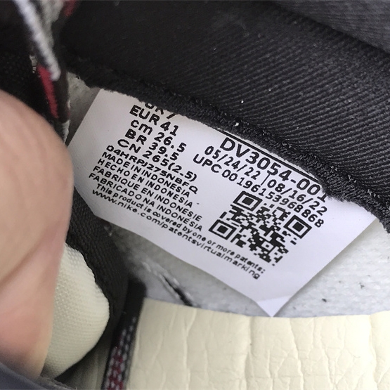 Nike Dunk Low Sneaker       DV3054-001 - DopestKickz