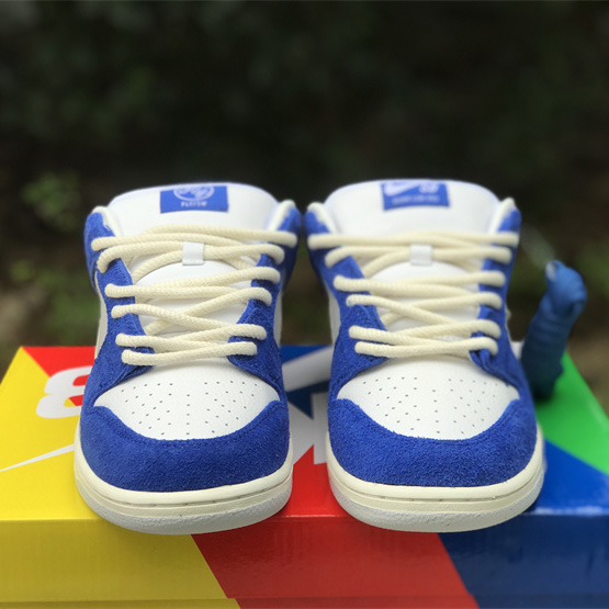 Fly Streetwear x Nike SB Dunk Low Sneaker         DQ5130-400 - DopestKickz