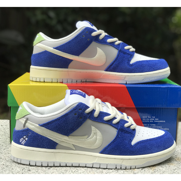 Fly Streetwear x Nike SB Dunk Low Sneaker         DQ5130-400 - DopestKickz