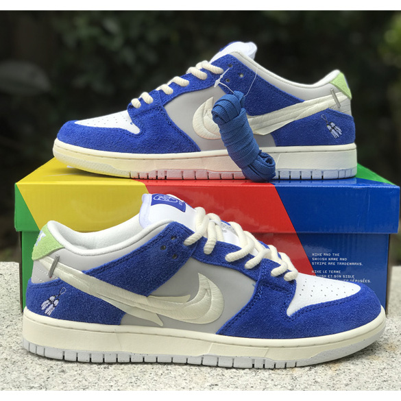 Fly Streetwear x Nike SB Dunk Low Sneaker         DQ5130-400 - DopestKickz