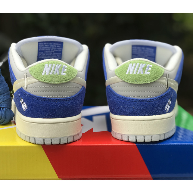 Fly Streetwear x Nike SB Dunk Low Sneaker         DQ5130-400 - DopestKickz
