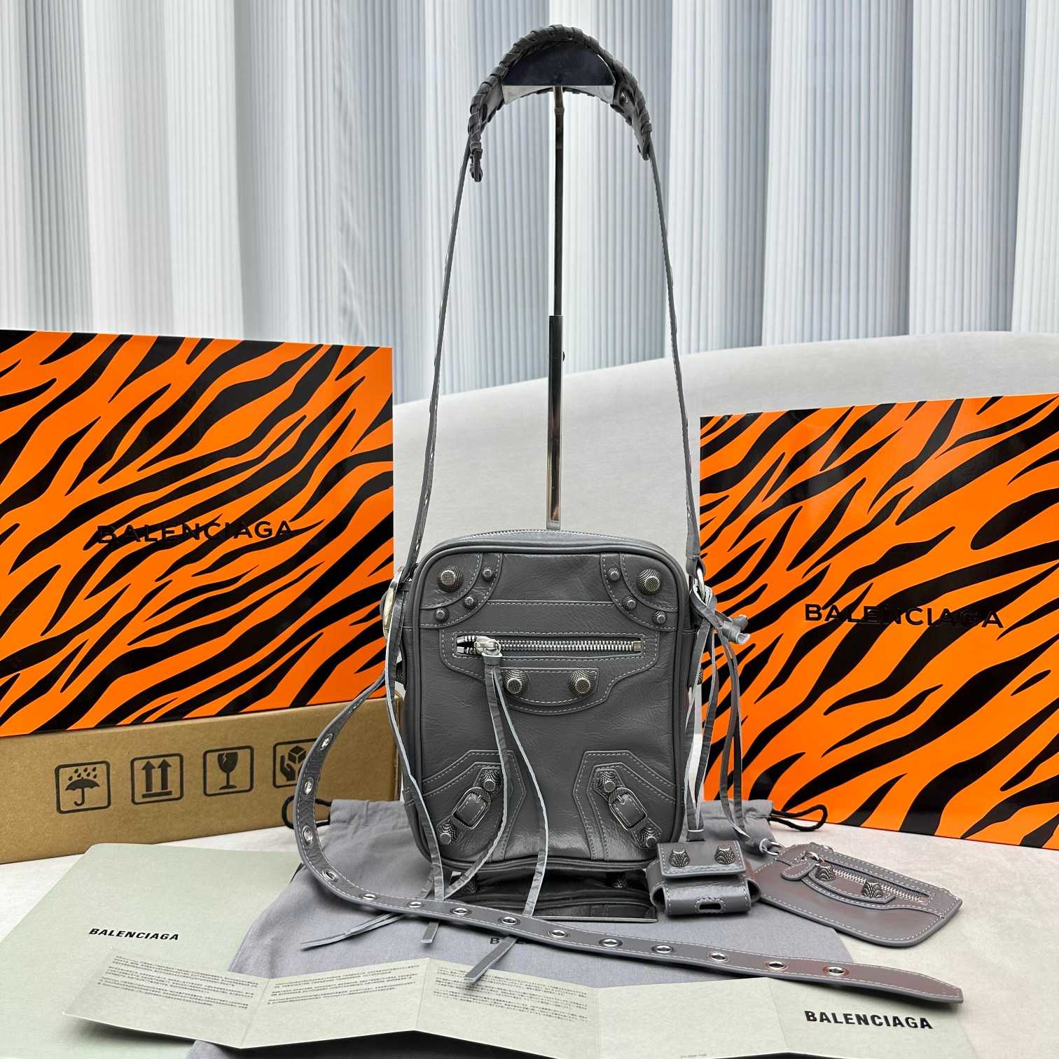 Balenciaga Men's Le Cagole Crossbody Bag(21-17-4.5cm) - DopestKickz