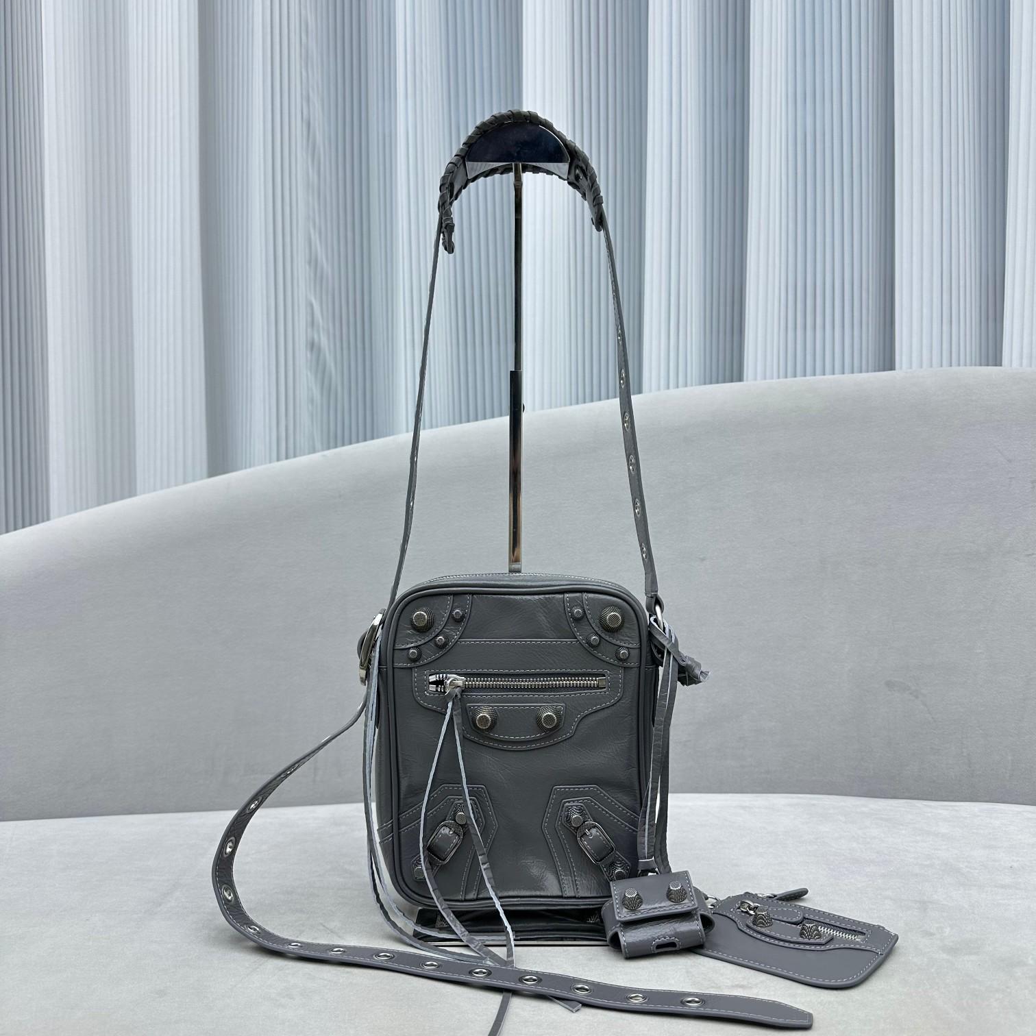 Balenciaga Men's Le Cagole Crossbody Bag(21-17-4.5cm) - DopestKickz