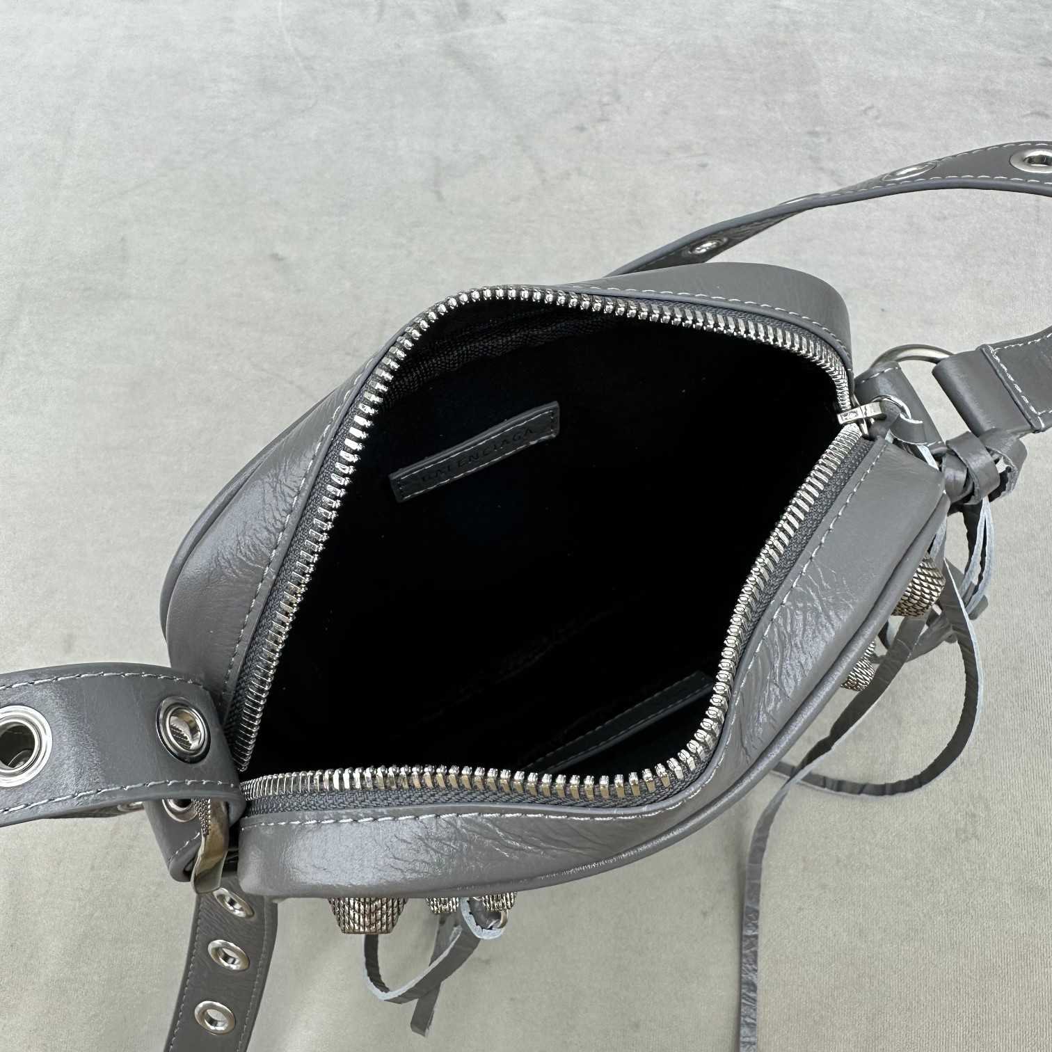 Balenciaga Men's Le Cagole Crossbody Bag(21-17-4.5cm) - DopestKickz