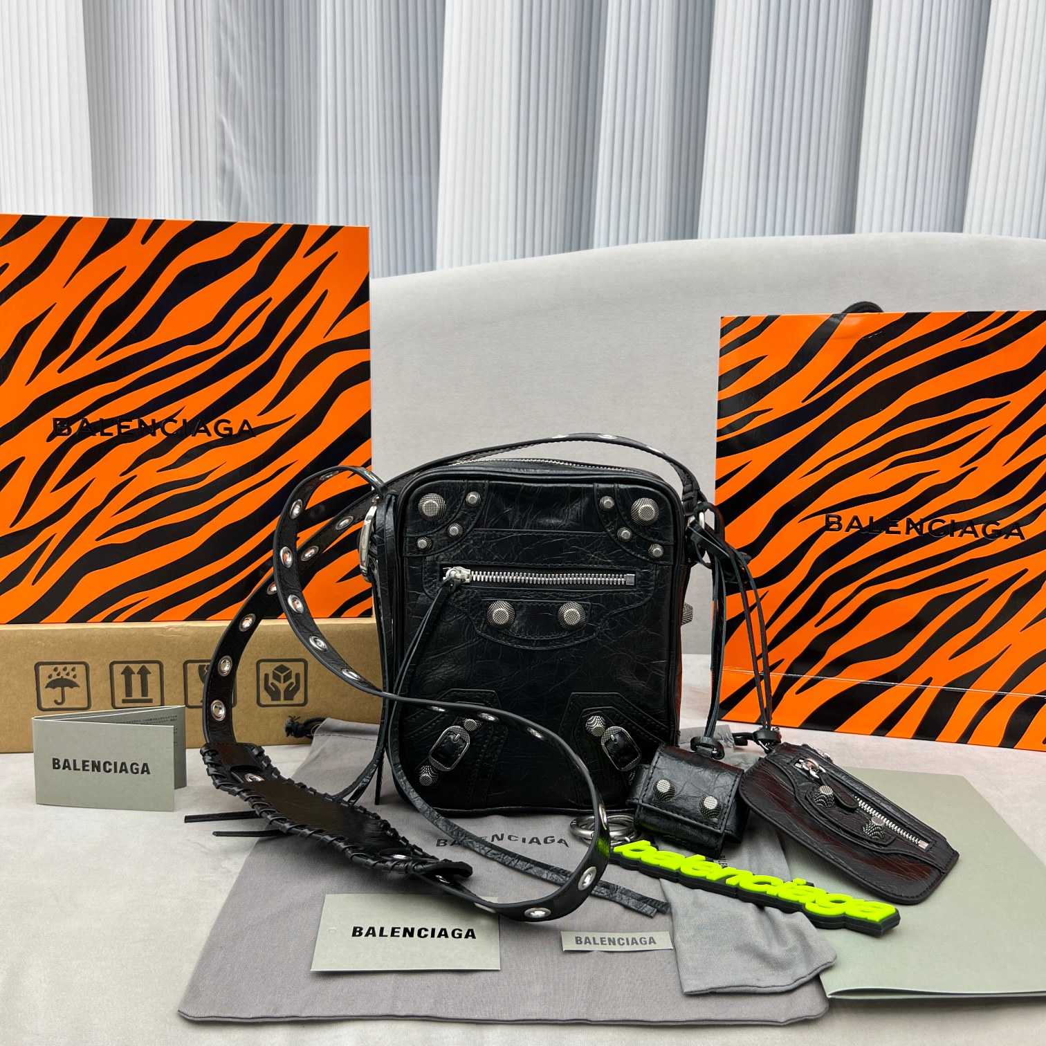 Balenciaga Men's Cagole Men Crossbody Bag In Black(21-17-4.5cm) - DopestKickz