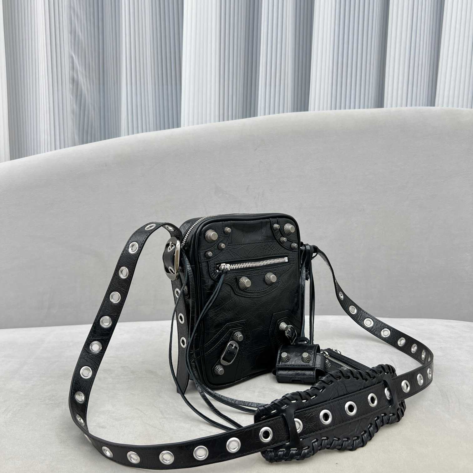 Balenciaga Men's Cagole Men Crossbody Bag In Black(21-17-4.5cm) - DopestKickz