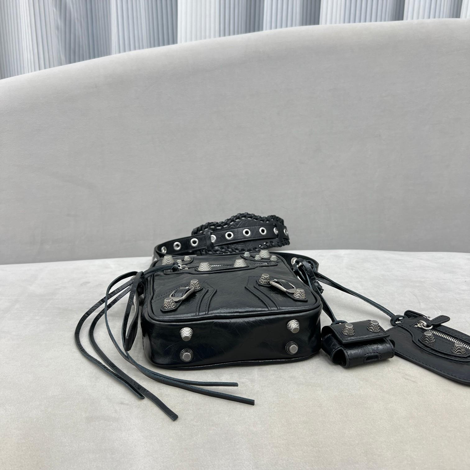 Balenciaga Men's Cagole Men Crossbody Bag In Black(21-17-4.5cm) - DopestKickz