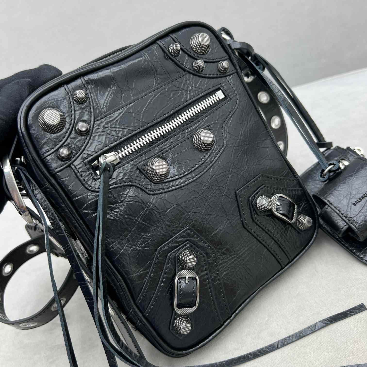 Balenciaga Men's Cagole Men Crossbody Bag In Black(21-17-4.5cm) - DopestKickz