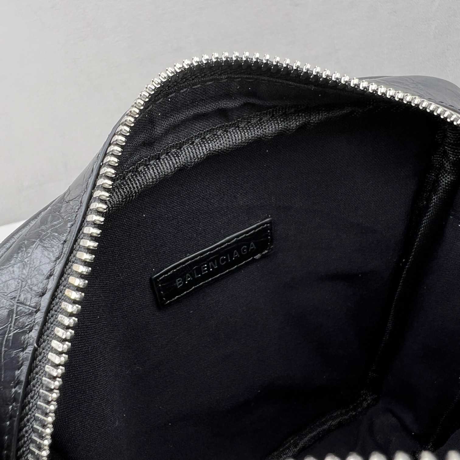 Balenciaga Men's Cagole Men Crossbody Bag In Black(21-17-4.5cm) - DopestKickz