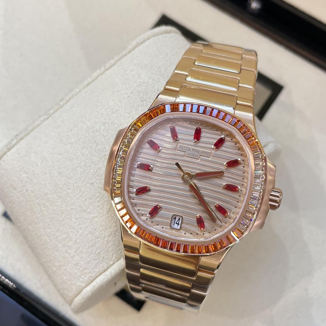 Patek Philipps 7118/1300R - Nautilus Watch - DopestKickz