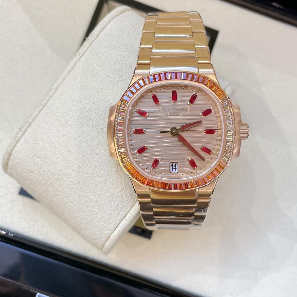 Patek Philipps 7118/1300R - Nautilus Watch - DopestKickz