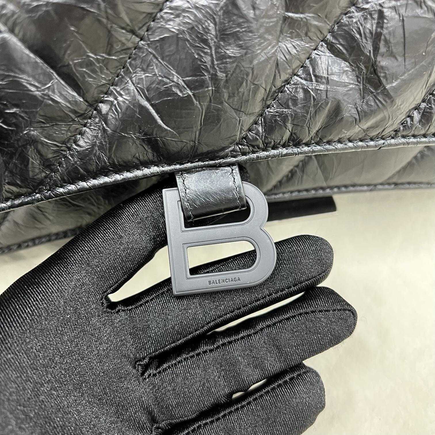 Balenciaga Women's Crush Medium Chain Bag Quilted In Black(31-20-12cm) - DopestKickz