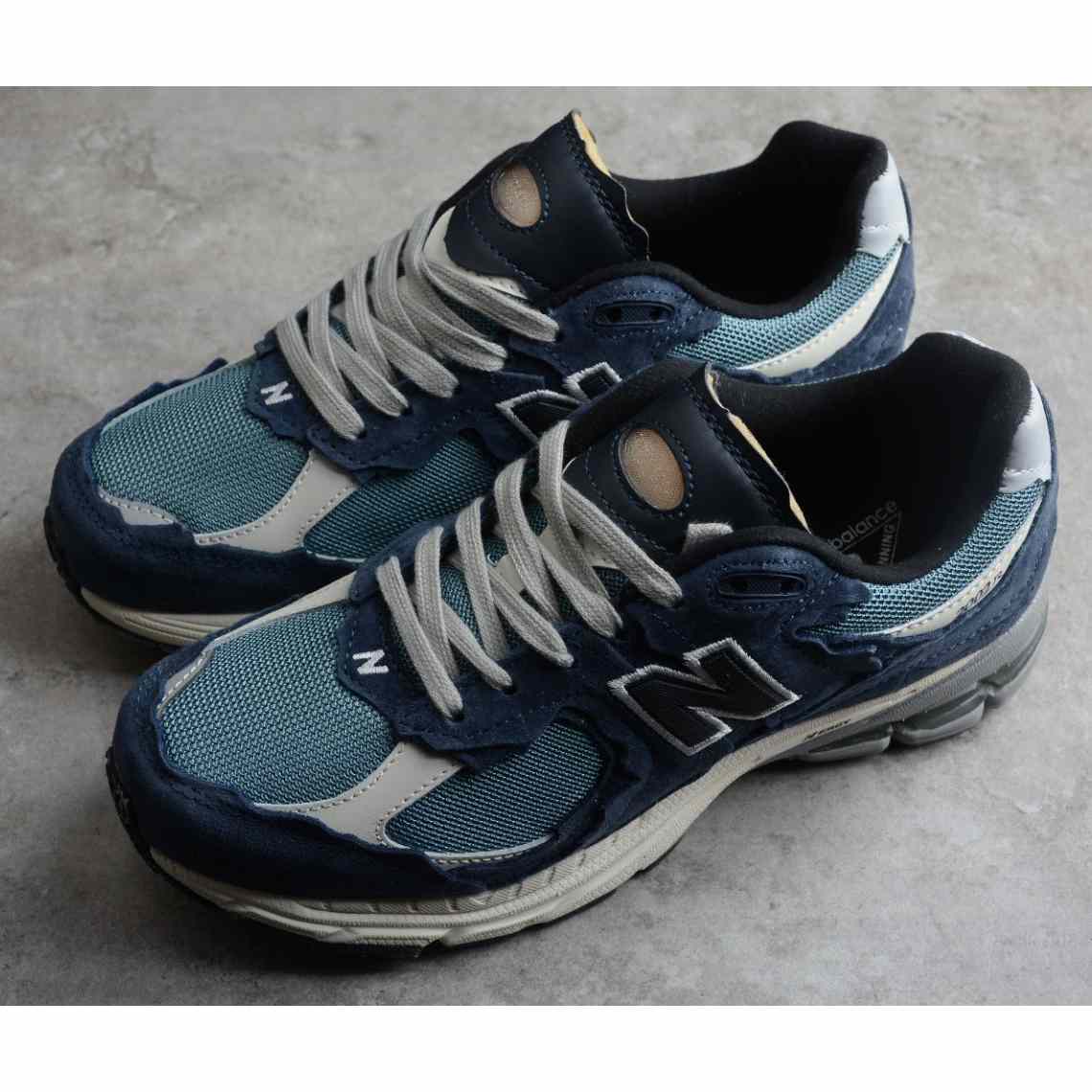 New Balance WL2002 Sneakers     - DopestKickz