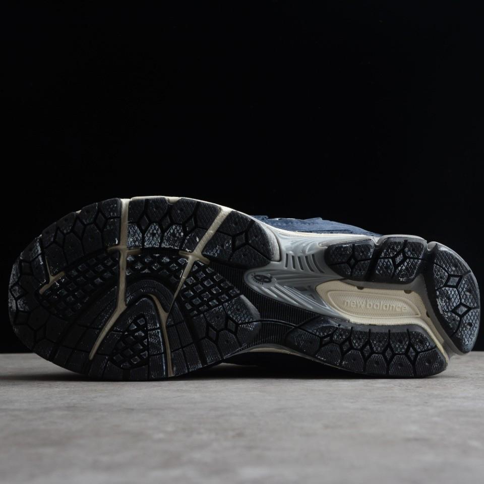 New Balance WL2002 Sneakers     - DopestKickz