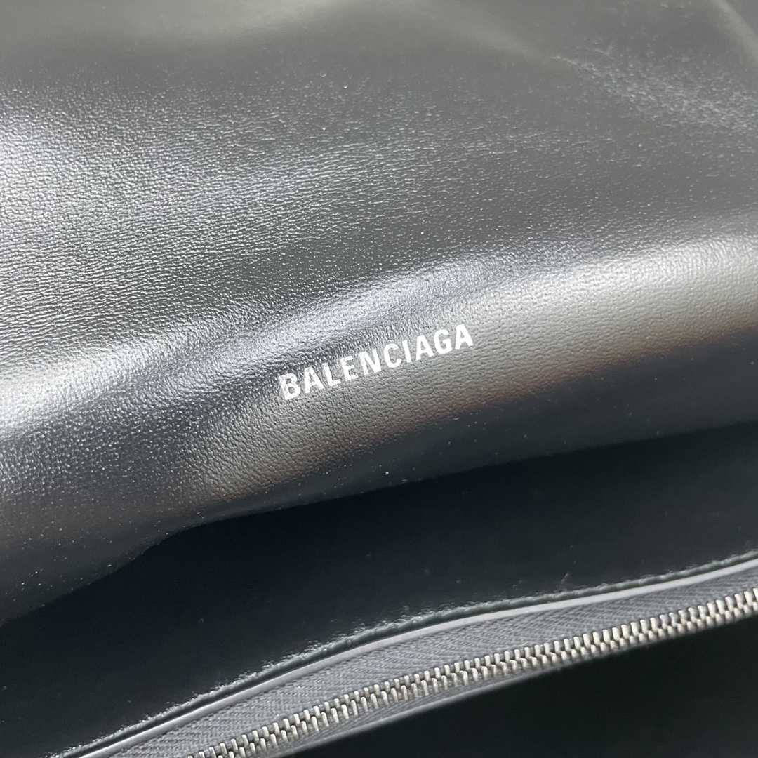 Balenciaga Women's Crush Large Chain Bag Quilted In Black(40-11-25cm) - DopestKickz