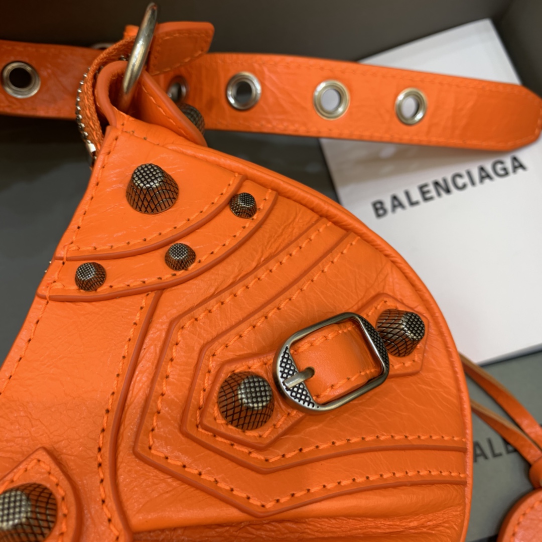 Balenciaga Le Cagole XS Shoulder Bag (26-12-6cm) - DopestKickz