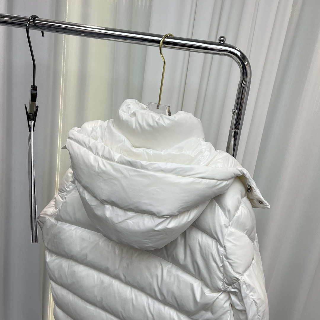 Moncler Maya 70 Short Down Jacket - DopestKickz