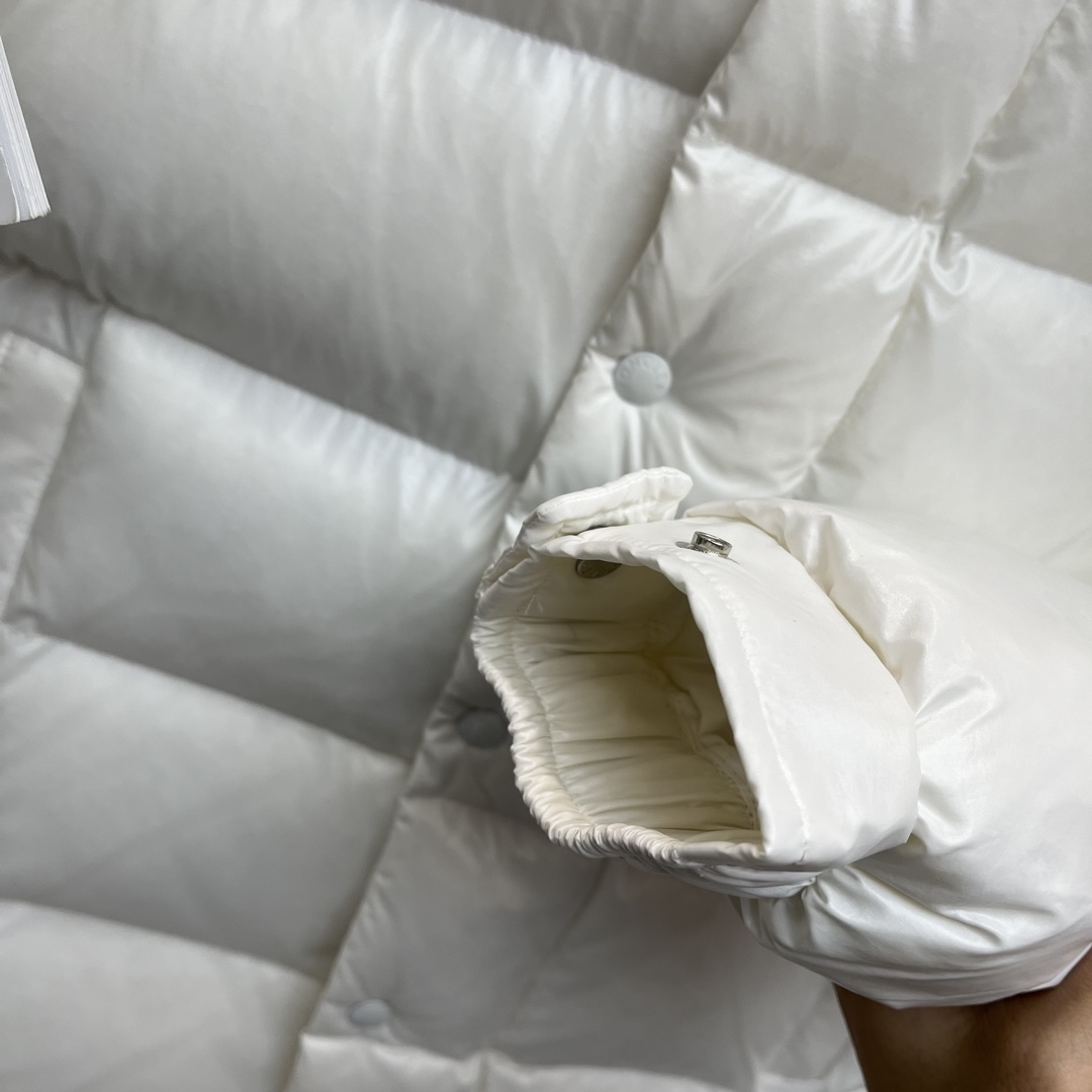 Moncler Maya 70 Short Down Jacket - DopestKickz