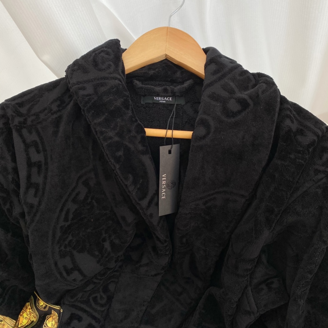 Versace I ♡ Baroque Bathrobe(Uniform size) - DopestKickz