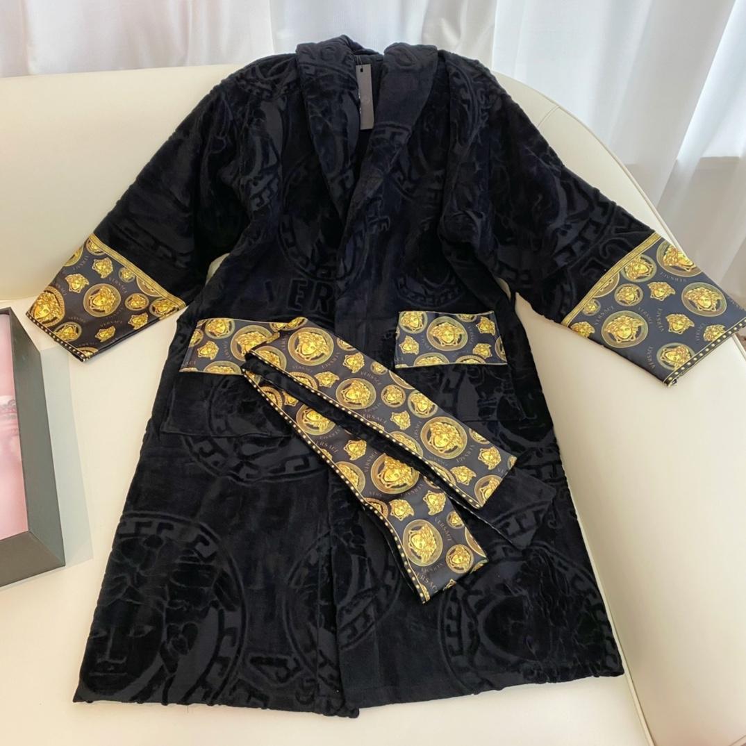 Versace I ♡ Baroque Bathrobe(Uniform size) - DopestKickz