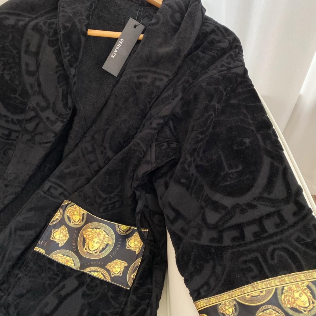 Versace I ♡ Baroque Bathrobe(Uniform size) - DopestKickz