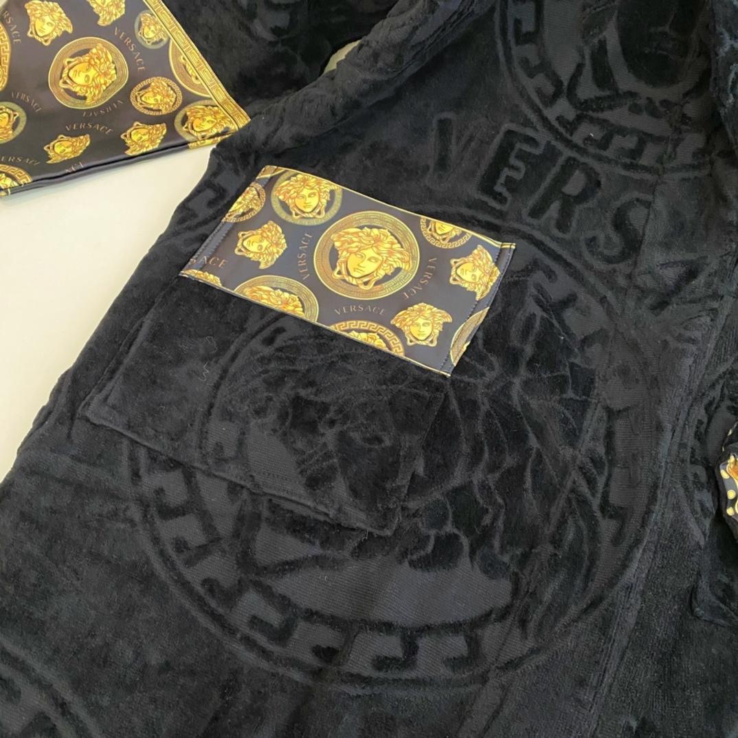 Versace I ♡ Baroque Bathrobe(Uniform size) - DopestKickz