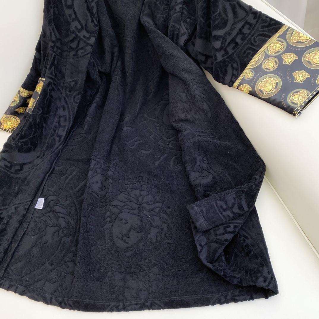 Versace I ♡ Baroque Bathrobe(Uniform size) - DopestKickz