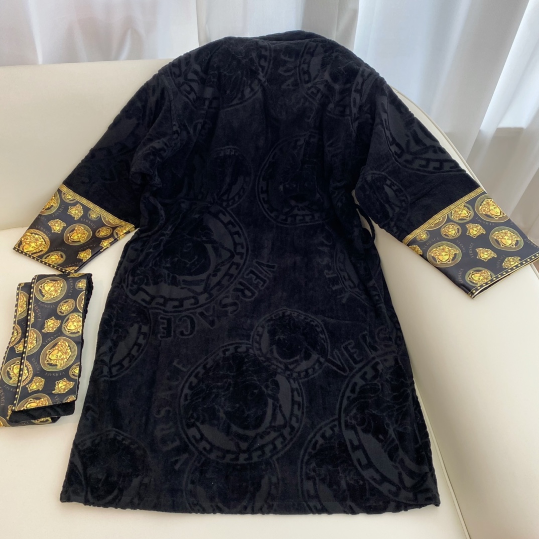 Versace I ♡ Baroque Bathrobe(Uniform size) - DopestKickz