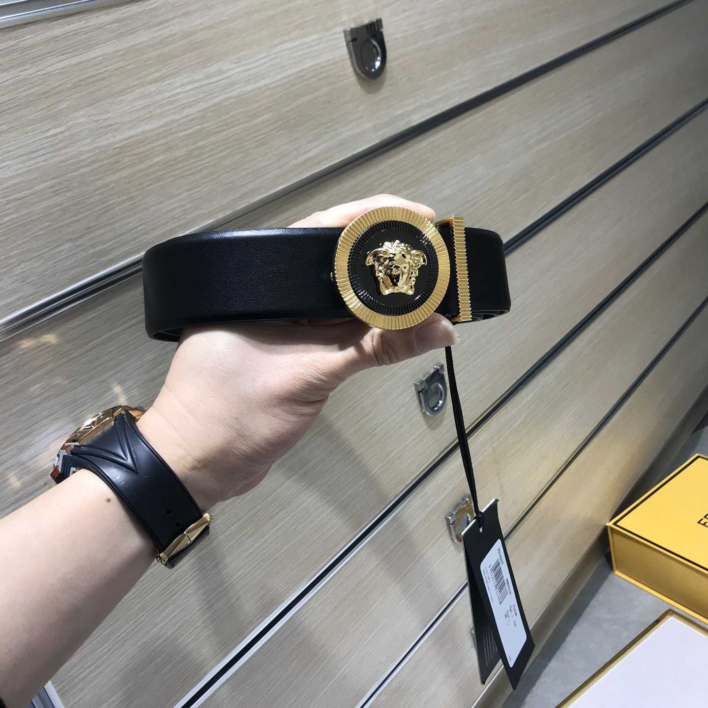 Versace Medusa Leathre Belt    38mm - DopestKickz