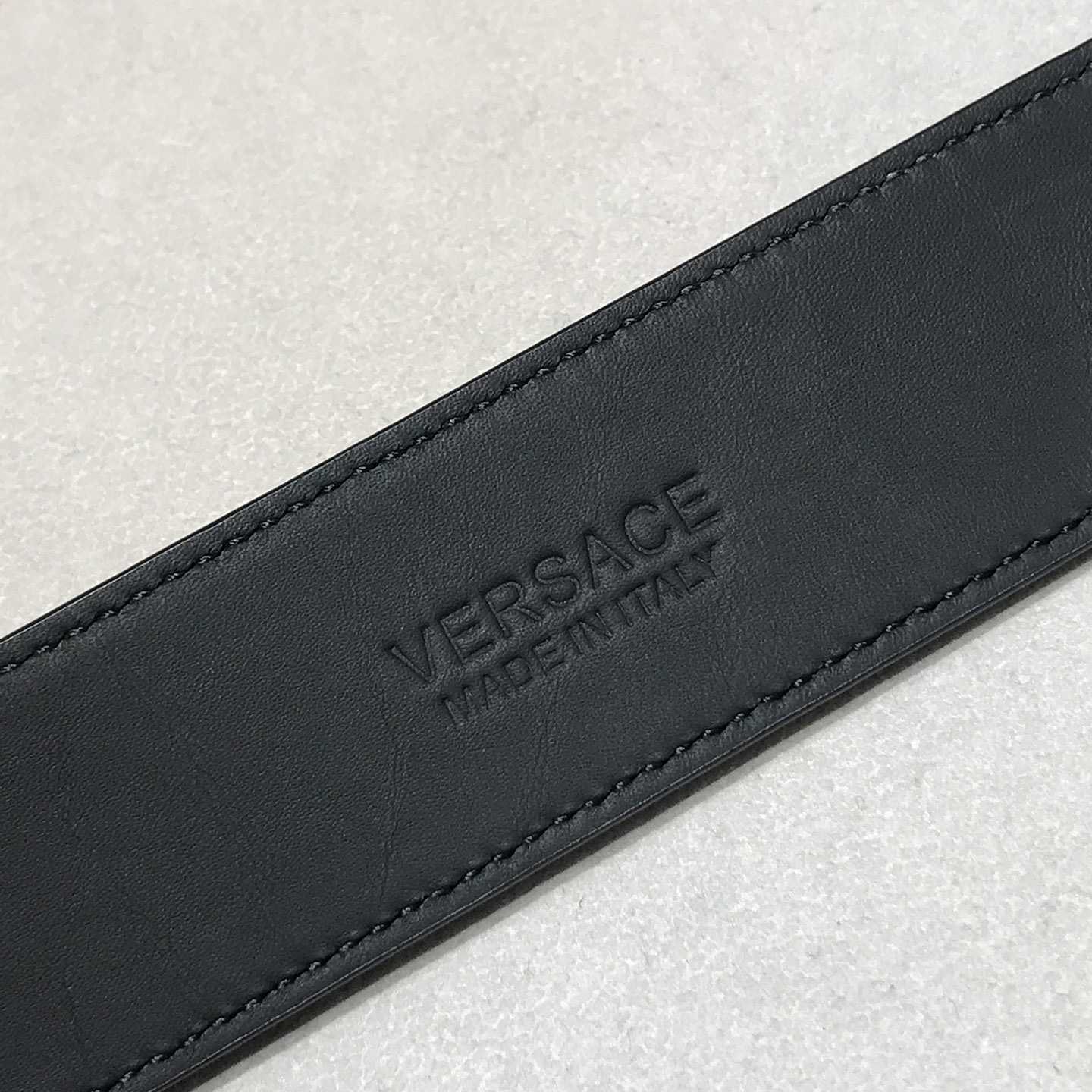Versace Medusa Leathre Belt    39mm - DopestKickz