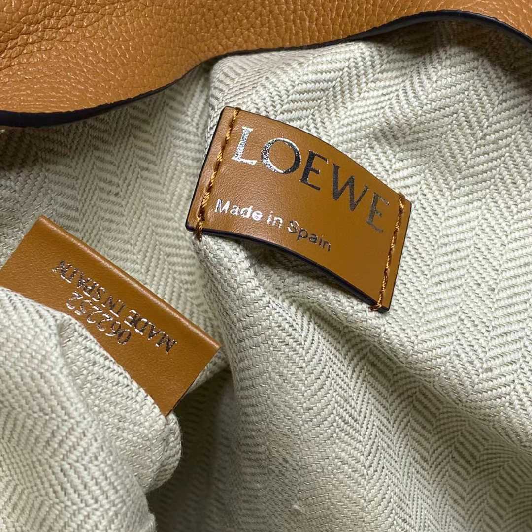 Loewe T Pouch In Grained Calfskin - DopestKickz