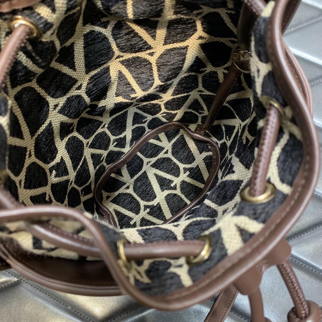 Valenti Le Cinquième Toile Iconographe Bucket Bag - DopestKickz