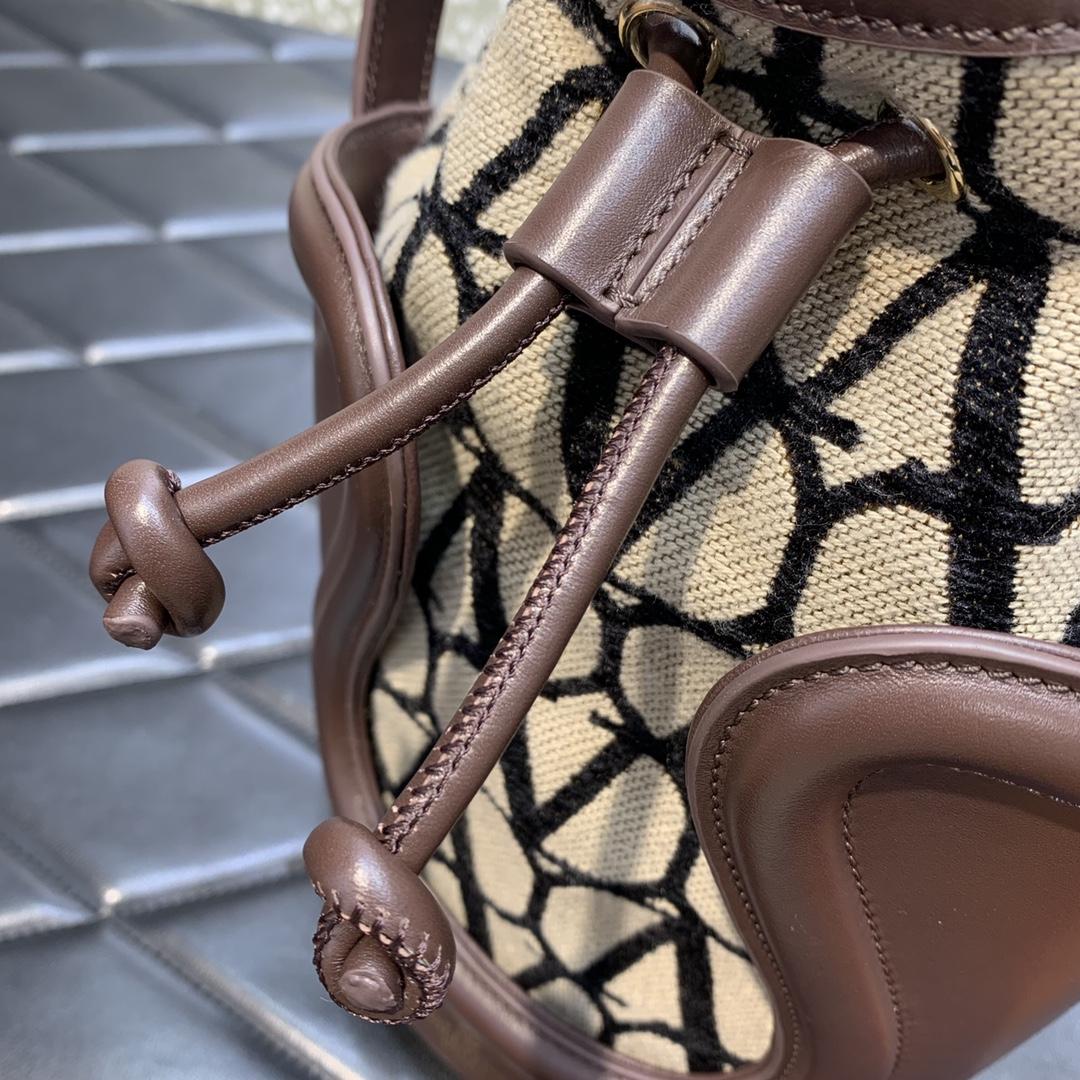 Valenti Le Cinquième Toile Iconographe Bucket Bag - DopestKickz