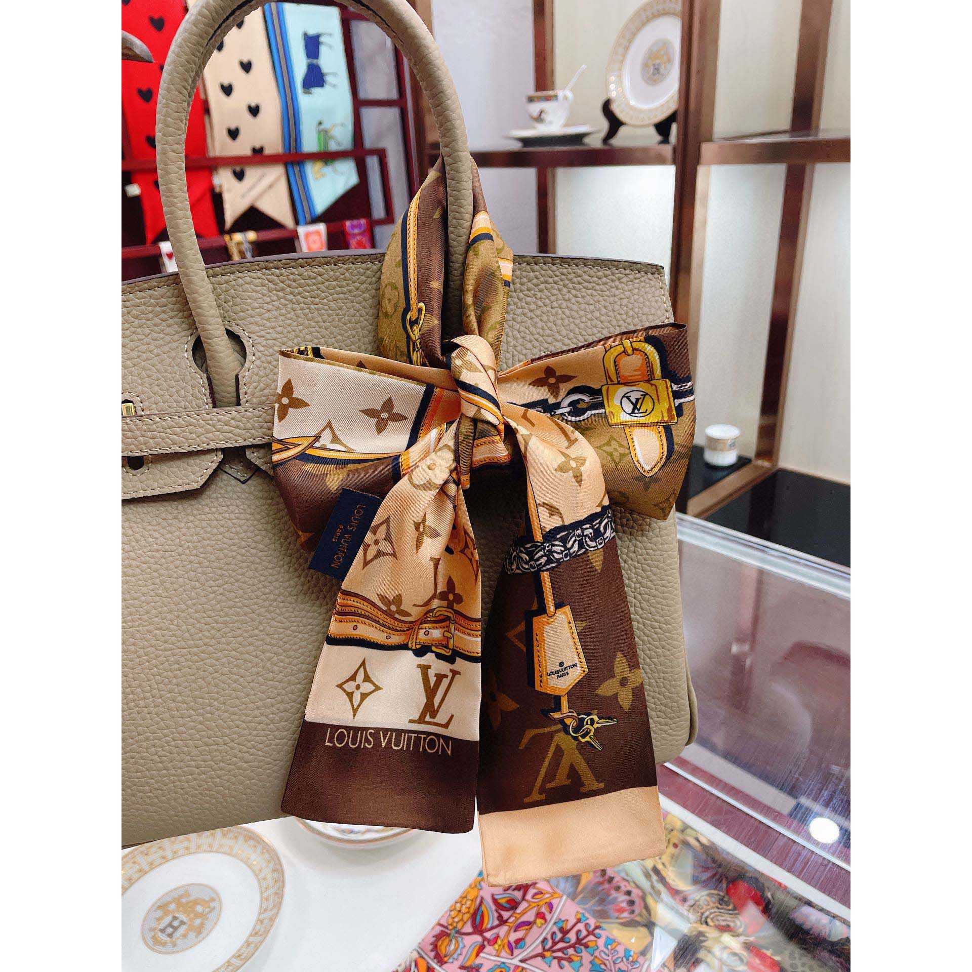 Louis Vuitton Confidential Monogram Giant Bandeau     - DopestKickz