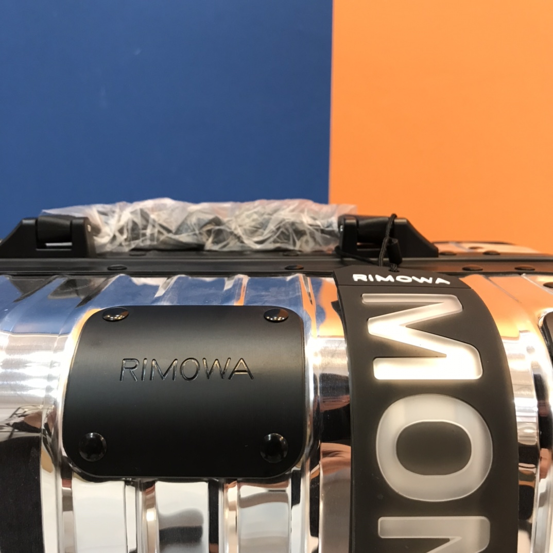 Moncler Genius Moncler Rimowa 'Reflection' Silver Suitcase - DopestKickz