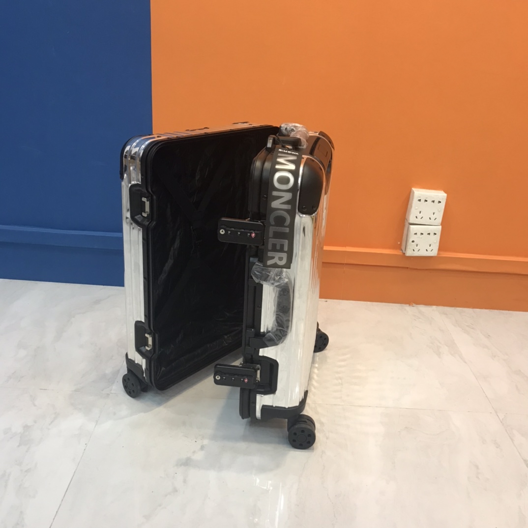 Moncler Genius Moncler Rimowa 'Reflection' Silver Suitcase - DopestKickz