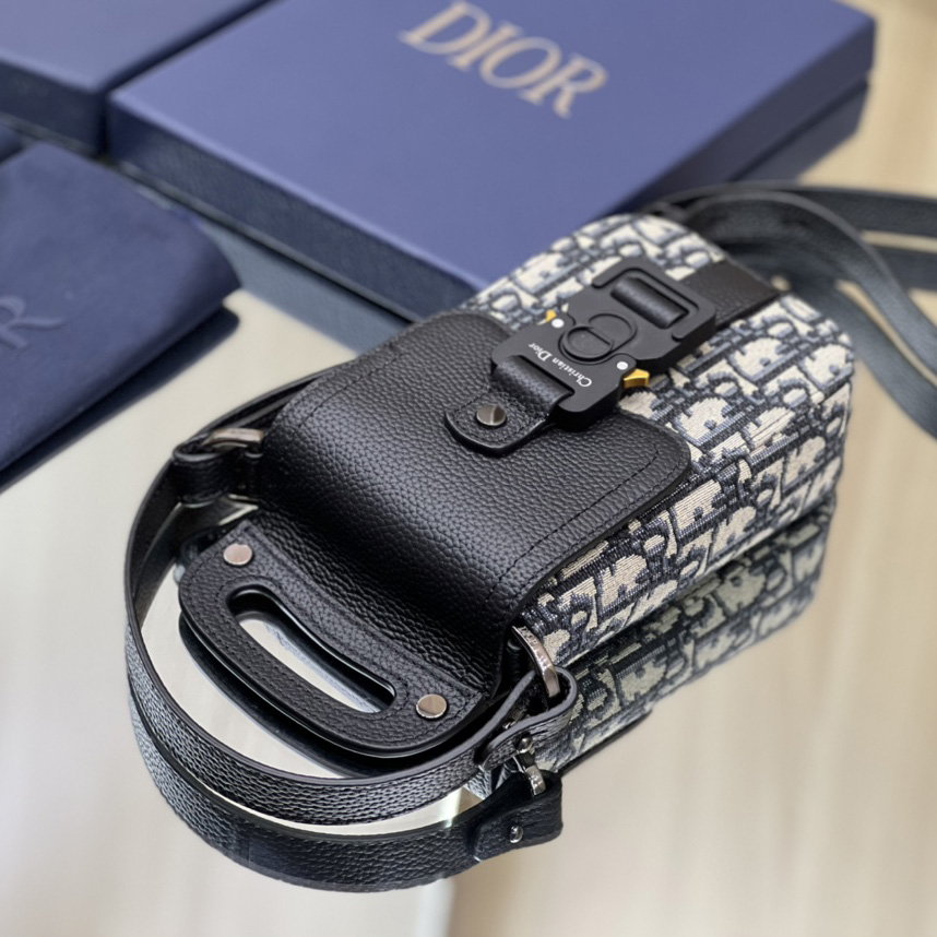 Dior Saddle Vertical Pouch With Strap  - DopestKickz