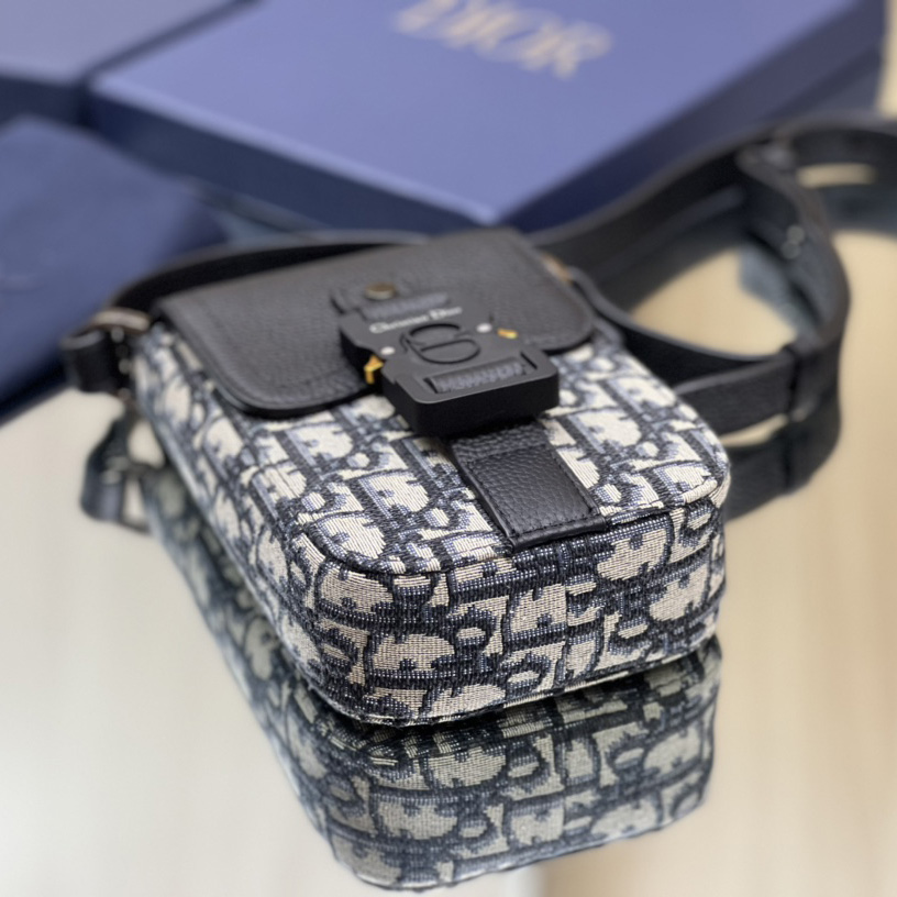 Dior Saddle Vertical Pouch With Strap  - DopestKickz