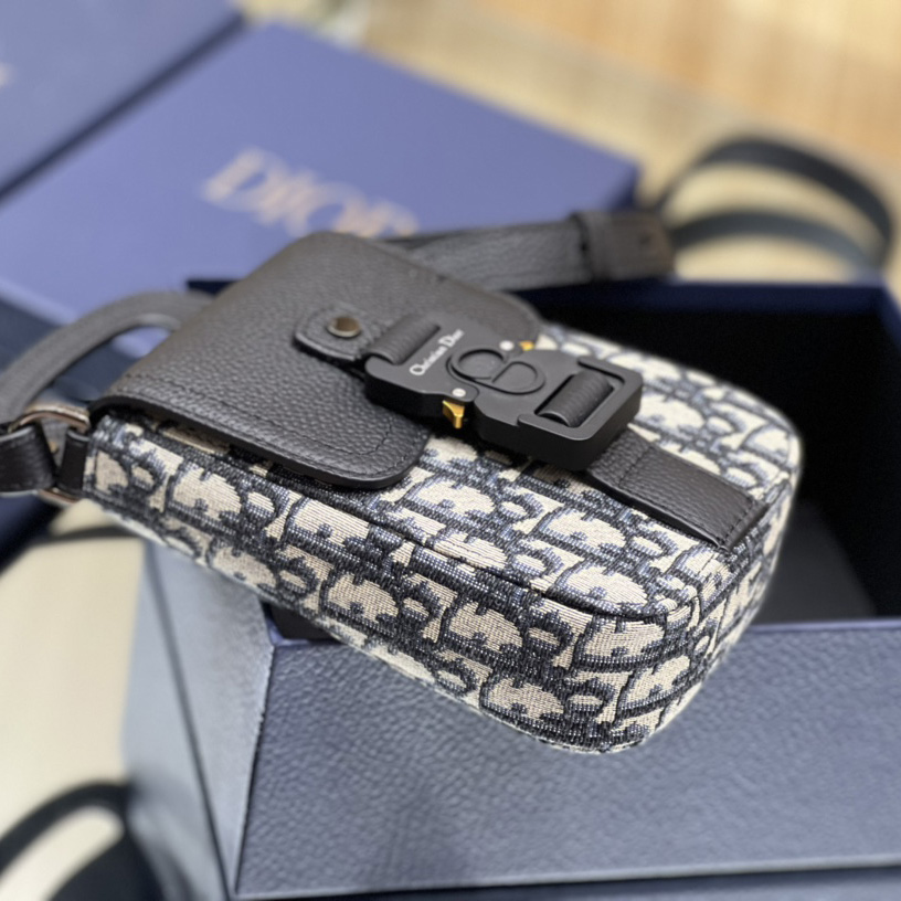 Dior Saddle Vertical Pouch With Strap  - DopestKickz