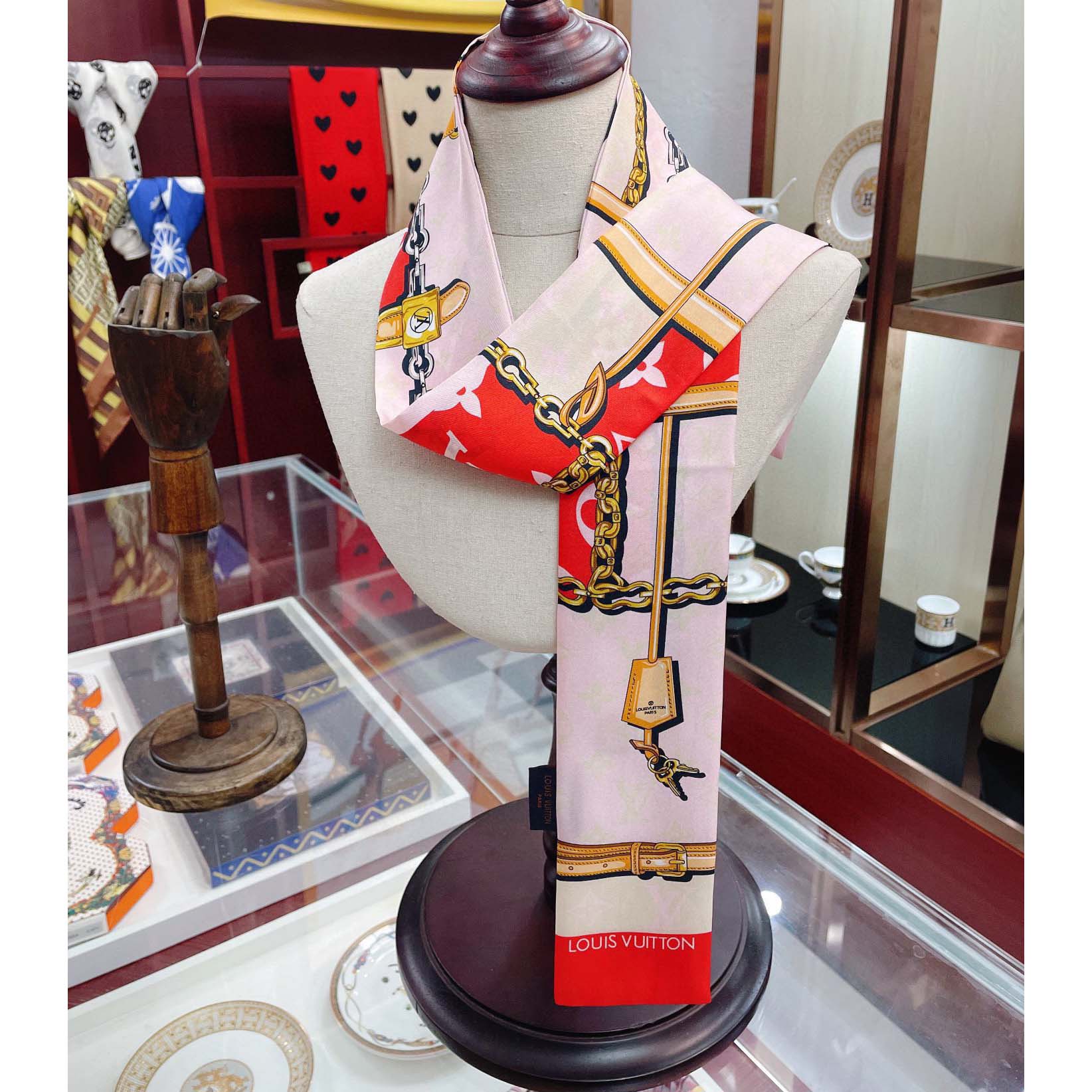 Louis Vuitton Confidential Monogram Giant Bandeau    M73358 - DopestKickz