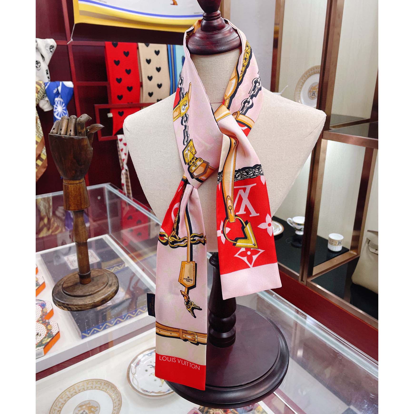 Louis Vuitton Confidential Monogram Giant Bandeau    M73358 - DopestKickz