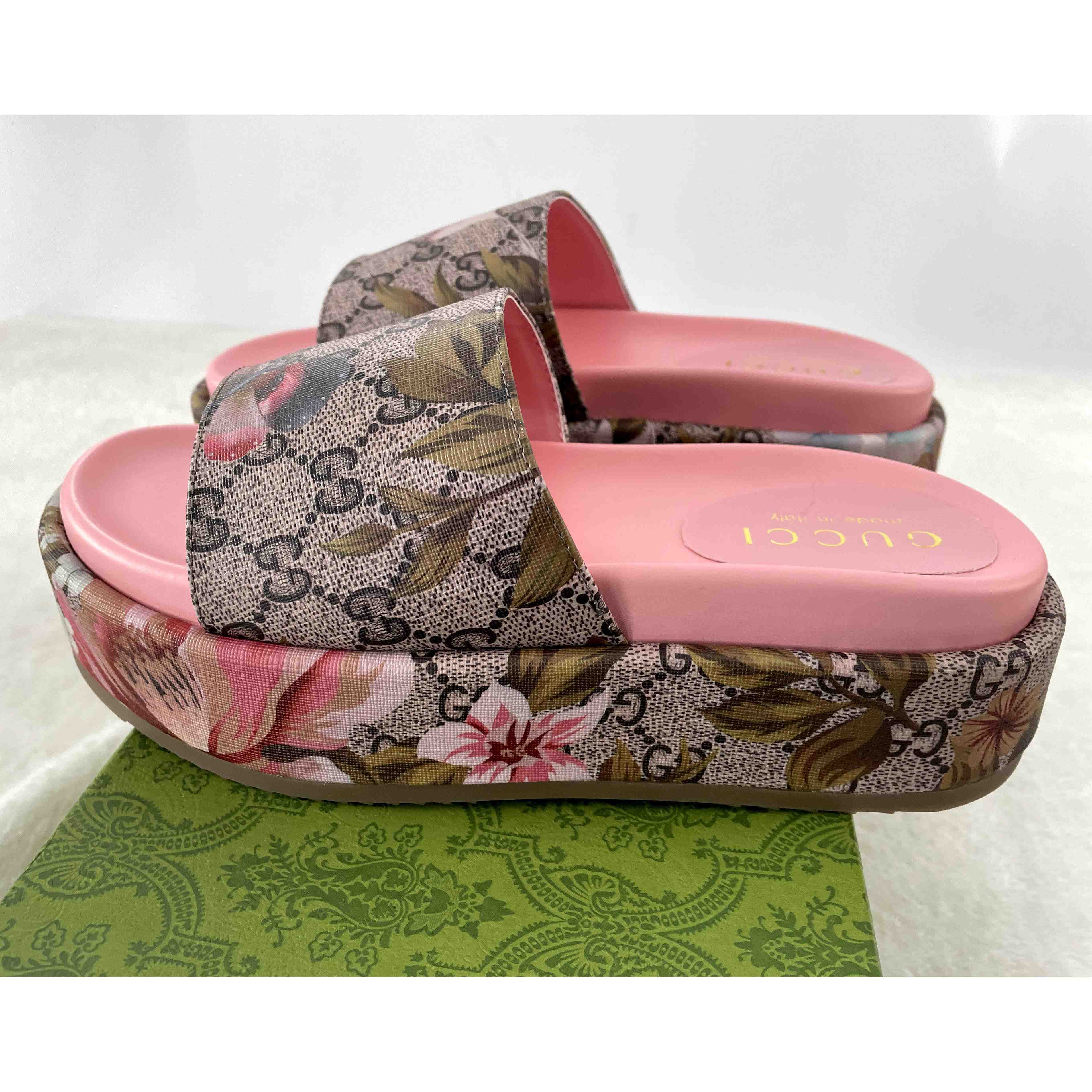 Gucci Women's Flora Sandal - DopestKickz