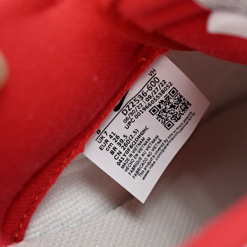 Nike SB Dunk Low Los “Chicago Split” Sneaker       DZ2536-600 - DopestKickz